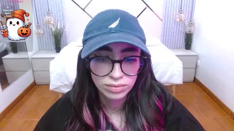Snapshot of lena_roses chatting on October 18, 8:57 pm Lena online show from October 18, 8:57 pm