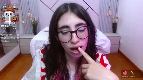 Snapshot of lena_roses chatting on October 17, 8:57 pm Lena online show from October 17, 8:57 pm