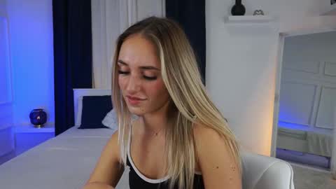 Lena online show from December 3, 3:45 pm