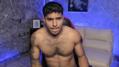 Leo independent model online show from November 12, 11:51 pm