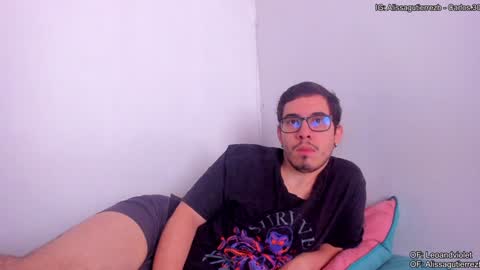 Snapshot of leoandviolet chatting on December 5, 2:17 pm Carlos  Alissa. Help us to reach 100 likes  online show from December 5, 2:17 pm