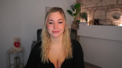 leokitty  online show from January 8, 2:12 pm