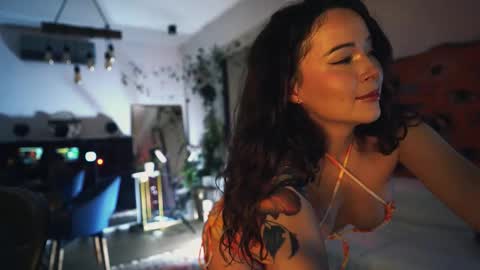 Leo online show from December 18, 10:38 pm