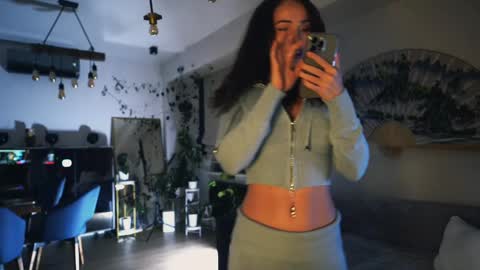 Leo online show from April 19, 8:44 pm