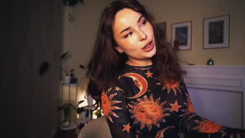 Snapshot of leonamell chatting on February 11, 6:44 pm Leo online show from February 11, 6:44 pm