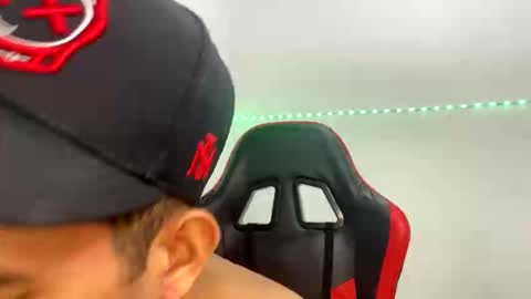 Snapshot of leonardo_twinks chatting on October 21, 5:56 am Leonardo Adams online show from October 21, 5:56 am