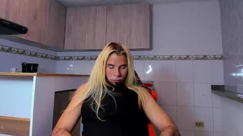 Snapshot of leonboom chatting on March 9, 7:26 pm Tom Rider online show from March 9, 7:26 pm