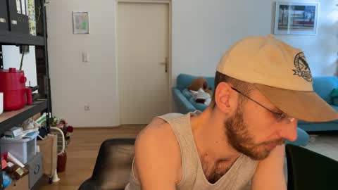 Leon online show from March 4, 11:40 am