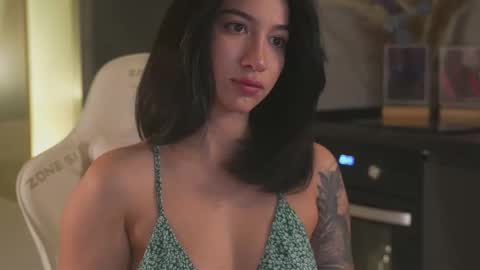 Leora online show from November 10, 5:27 pm