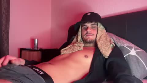 leosehenrot736234 online show from April 14, 9:07 pm