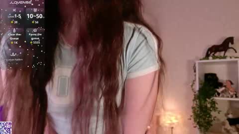 Nicole Moore online show from December 16, 3:40 pm