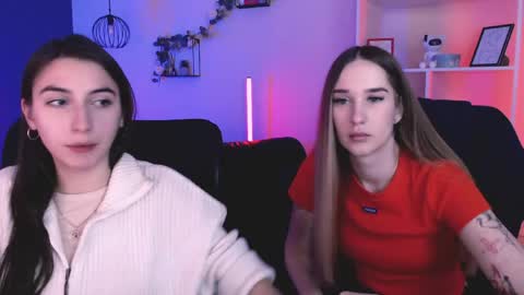 leslie_bird online show from April 15, 9:01 am