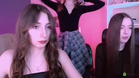 leslie_bird online show from March 30, 8:58 am