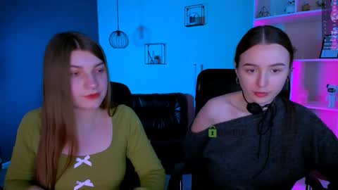 leslie_bird online show from February 6, 10:19 am