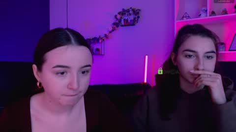 leslie_bird online show from April 9, 9:04 am