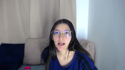 lessliee online show from March 17, 3:44 am