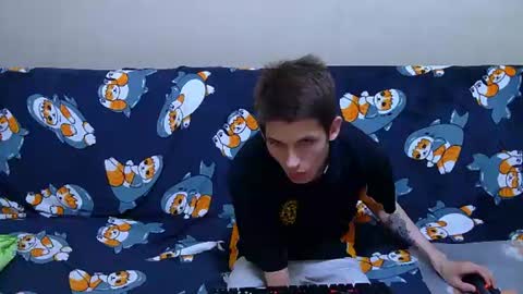lester_broo online show from June 22, 9:00 pm