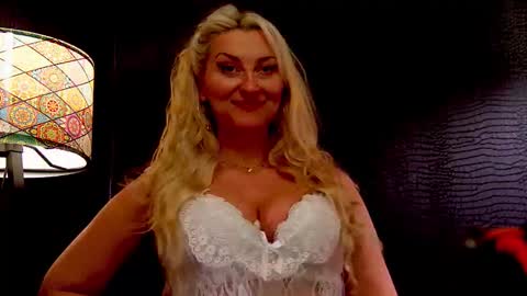 leticiareys online show from December 15, 1:07 pm