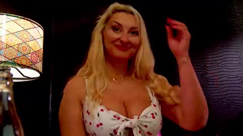 leticiareys online show from December 18, 7:53 pm