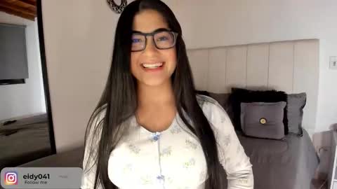 Snapshot of leticiaroldan chatting on October 22, 2:04 am Leticia online show from October 22, 2:04 am