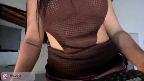 Snapshot of leticiaroldan chatting on October 19, 12:15 am Leticia online show from October 19, 12:15 am