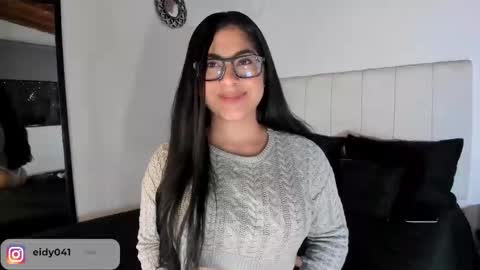 Snapshot of leticiaroldan chatting on October 1, 2:10 am Leticia online show from October 1, 2:10 am