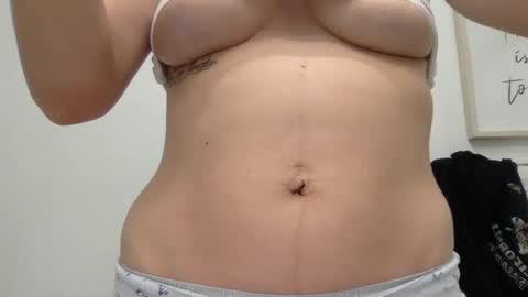 strawberrywatermelonpink22 online show from September 26, 4:20 am