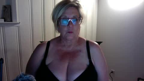 Kat Leandro online show from July 5, 3:20 am