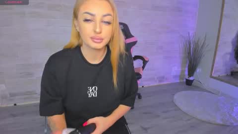 Lexi online show from October 21, 6:29 am