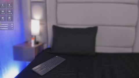 lexiee__ online show from April 3, 12:23 pm