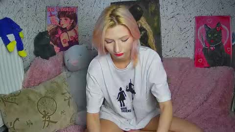 Snapshot of leyasaolee chatting on October 8, 5:13 am Leya online show from October 8, 5:13 am