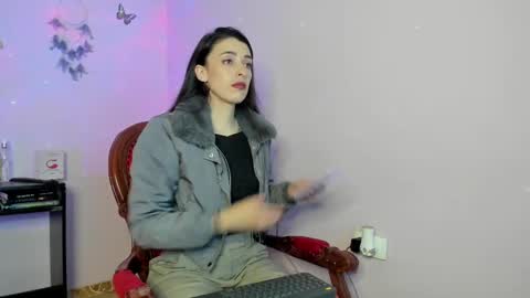 Leyna online show from March 5, 8:10 pm