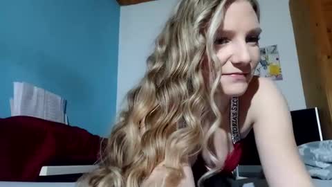 lia06_ online show from February 28, 5:50 pm