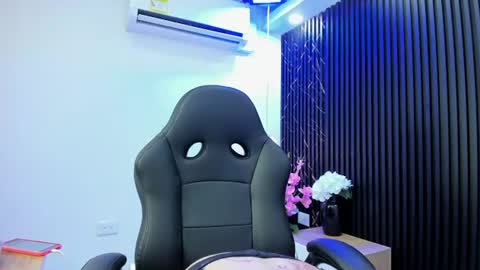 Lia  online show from July 18, 7:38 pm