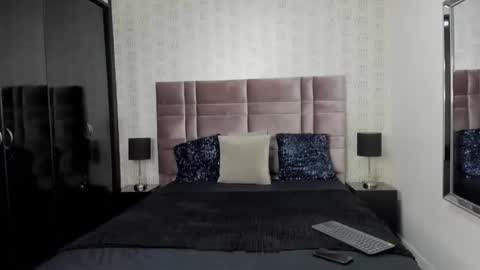 Lia online show from December 18, 5:58 am