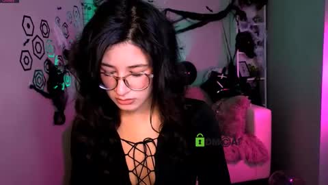 Snapshot of lia_make_love chatting on October 23, 11:12 am lia_make_love online show from October 23, 11:12 am