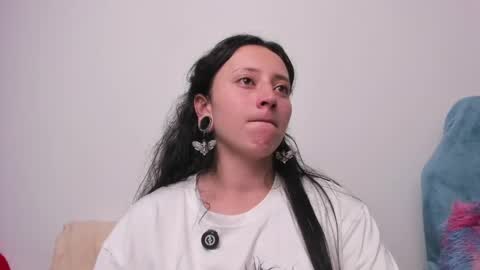 Little Queen Lia  online show from June 1, 1:18 am
