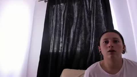 Little Queen Lia  online show from July 27, 3:53 pm