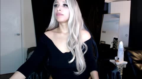 Lia Divina online show from March 12, 10:37 am