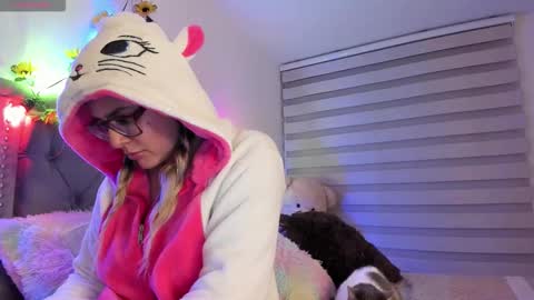 Lia  online show from February 18, 3:50 am