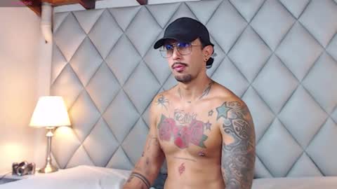 Snapshot of liam_espinoza chatting on October 17, 10:25 pm Liam Espinoza online show from October 17, 10:25 pm