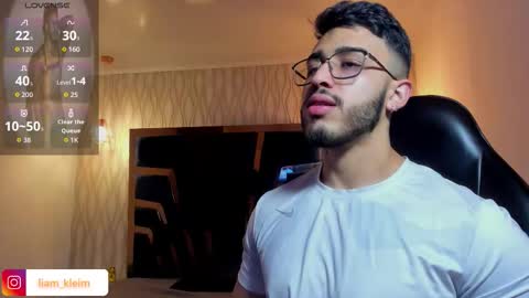 LIAM KLEIN online show from March 3, 11:39 am