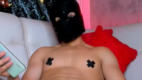 liam_knight online show from December 3, 6:14 am