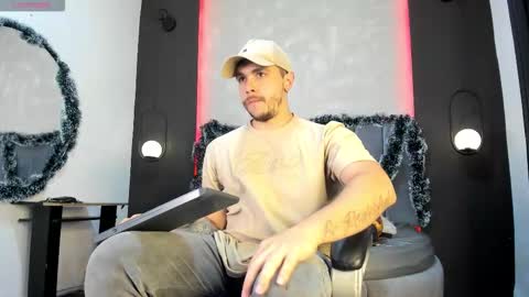 Liam online show from December 19, 7:31 pm