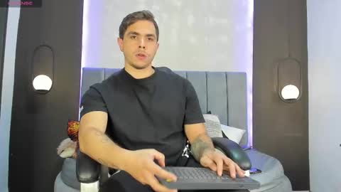 Liam online show from October 20, 9:09 pm