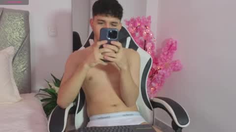 liammuller online show from March 23, 10:09 am