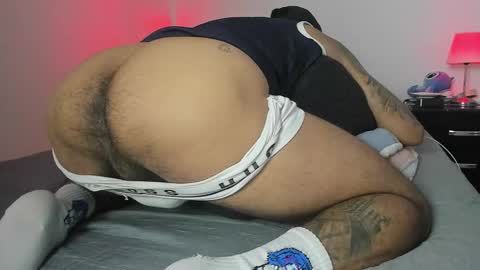 Snapshot of liamtrevor chatting on October 21, 12:27 am liamtrevor online show from October 21, 12:27 am