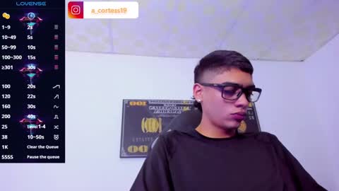    online show from December 4, 1:25 pm