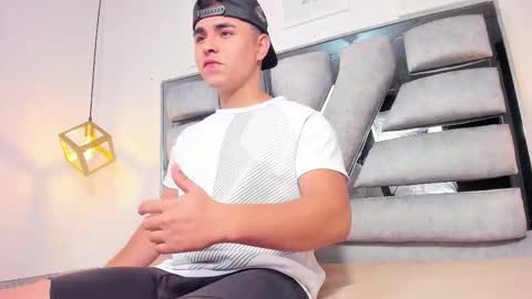 lianfox_ online show from March 10, 12:42 pm