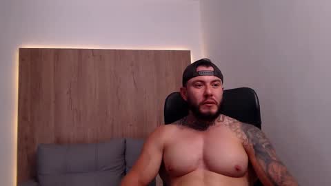 lianjones9 online show from November 1, 6:07 pm